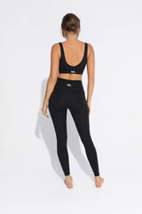 The V Set in Black