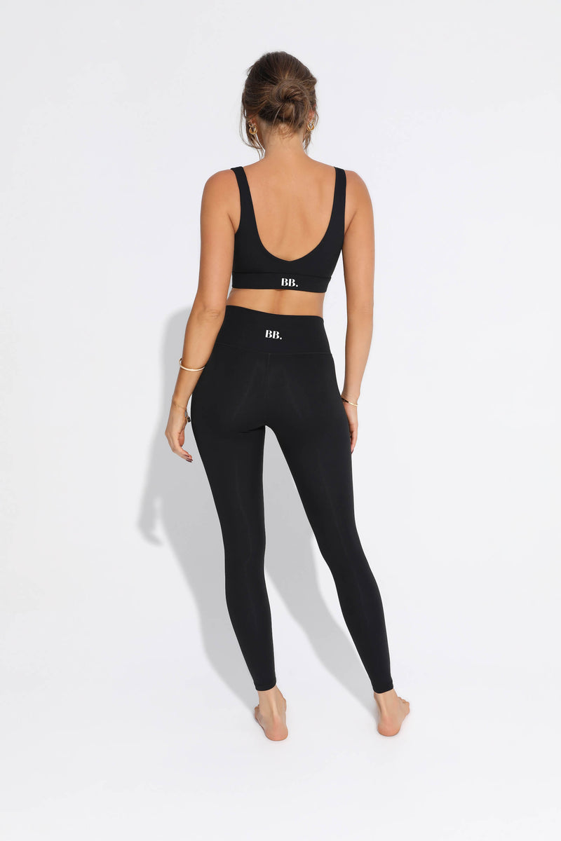 The V Set in Black